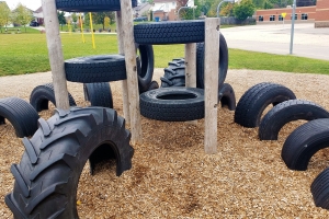 school_tire_playground_07